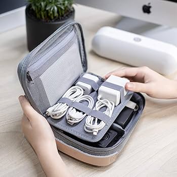 【Beats Solo 4】付属品全付き（箱、ケース、携帯用ポーチ、ケーブル類） Beats Solo 4】付属品全付き（箱、ケース、携帯用ポーチ